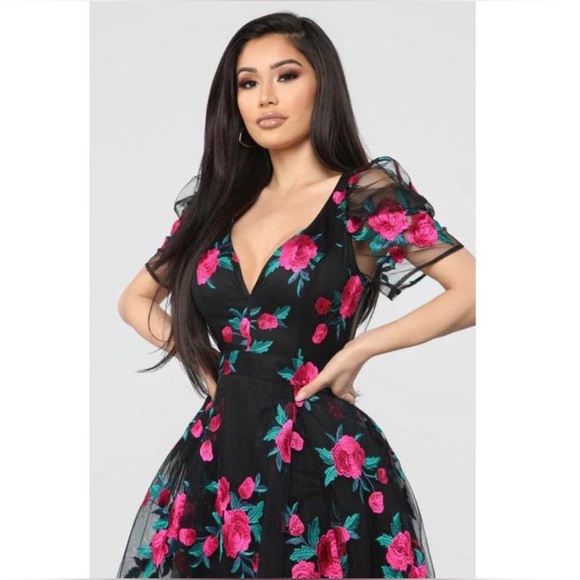 NWOT Floral mini dress 👗 🌹💐 - Picture 4 of 7